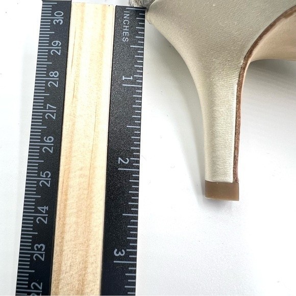 Badgley Mischka Size 10‎ Jeweled Ivory Satin Dress Sandals Heels Pumps Shoes - Picture 13 of 14